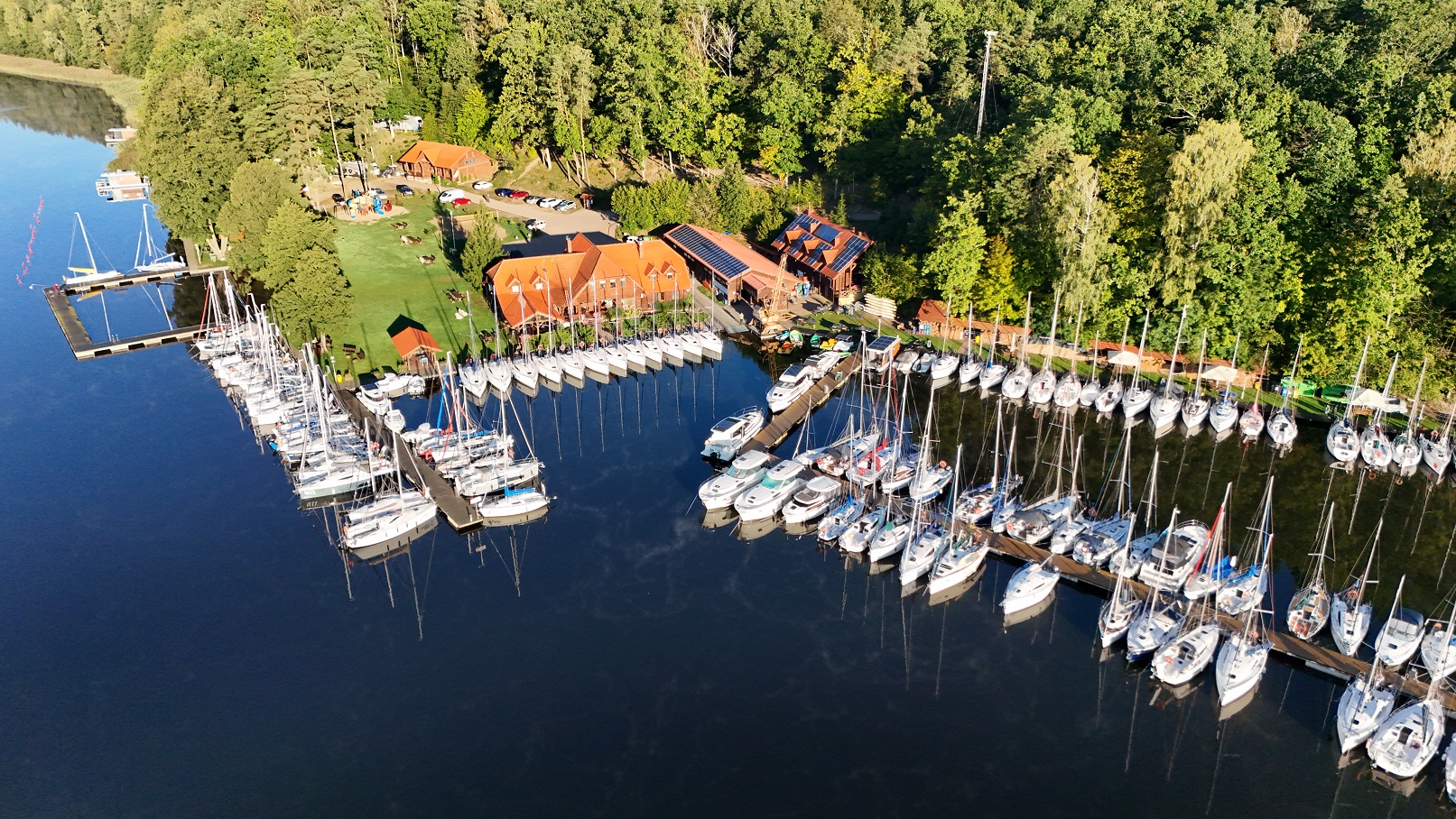 Pod Dębem - Kompleks Żeglarsko-Rekreacyjny